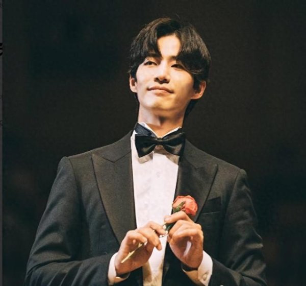 开云体育(中国)官方网站他曾主演《拥抱太阳的月亮》-开云(中国)Kaiyun·官方网站