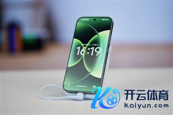 支架+磁吸+快充三合一!小米磁吸充电宝图赏